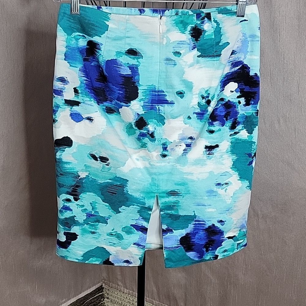 WHITE HOUSE BLACK MARKET Floral Skirt Size 8 - Picture 5 of 6